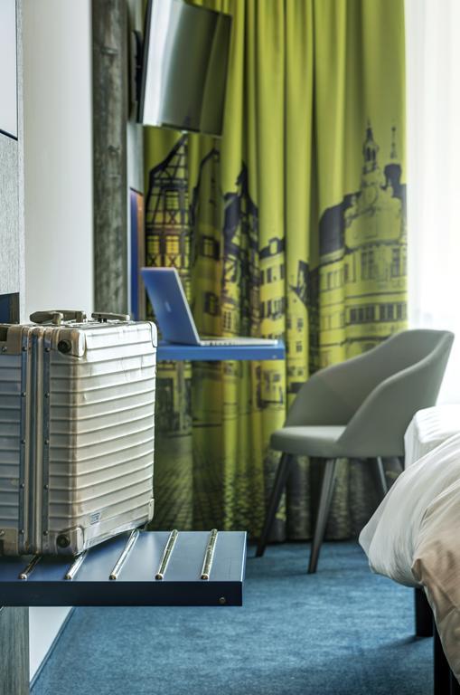 Standard Suite mit 1 Doppelbett und 2 Einzelbetten