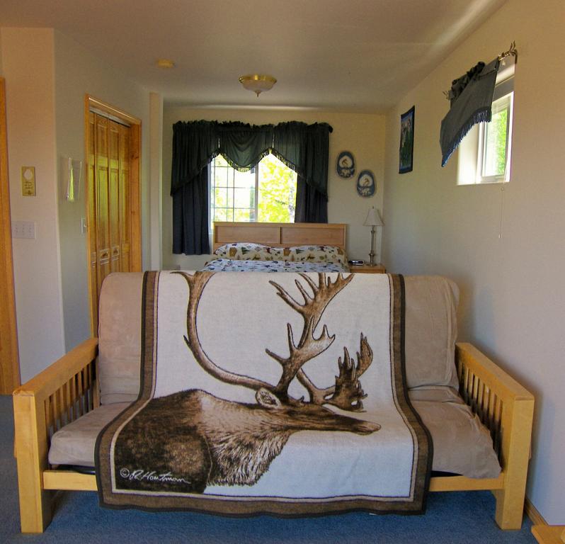 Family Room with Mountain View