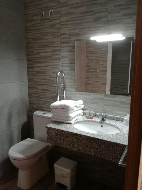 Twin Room Private Bathroom Disability Access Ground Floor,437216703:JPEG
