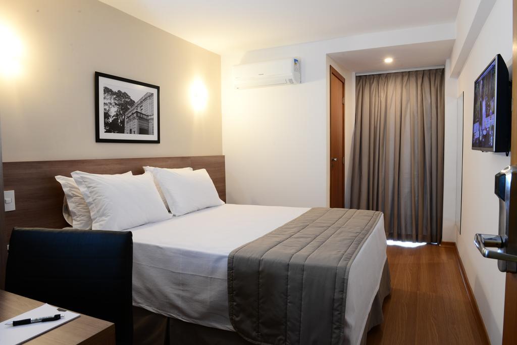 Quarto com 2 Camas de Solteiro