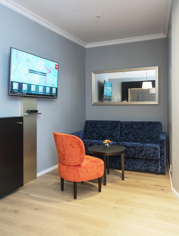 Business Room,443141427:JPEG