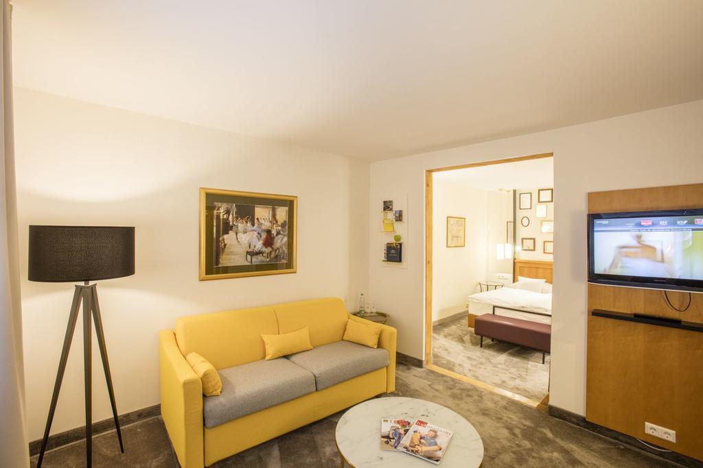Family Room,1072648420:JPEG