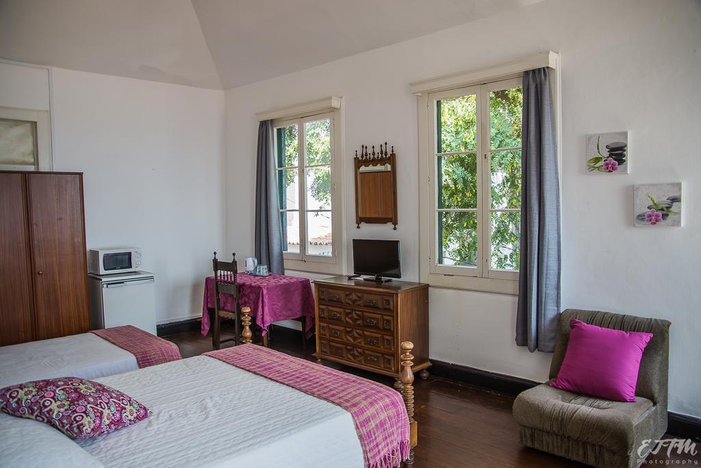 Quarto Triplo com Casa de Banho Partilhada