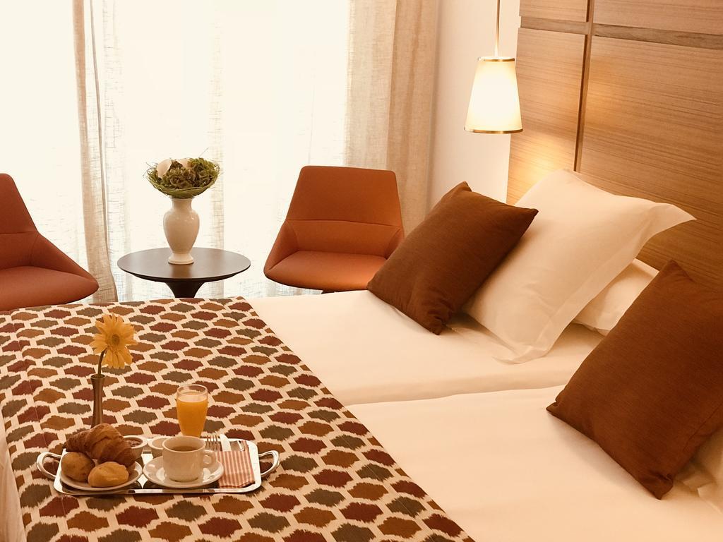 Doppelzimmer mit teilweisem Meerblick