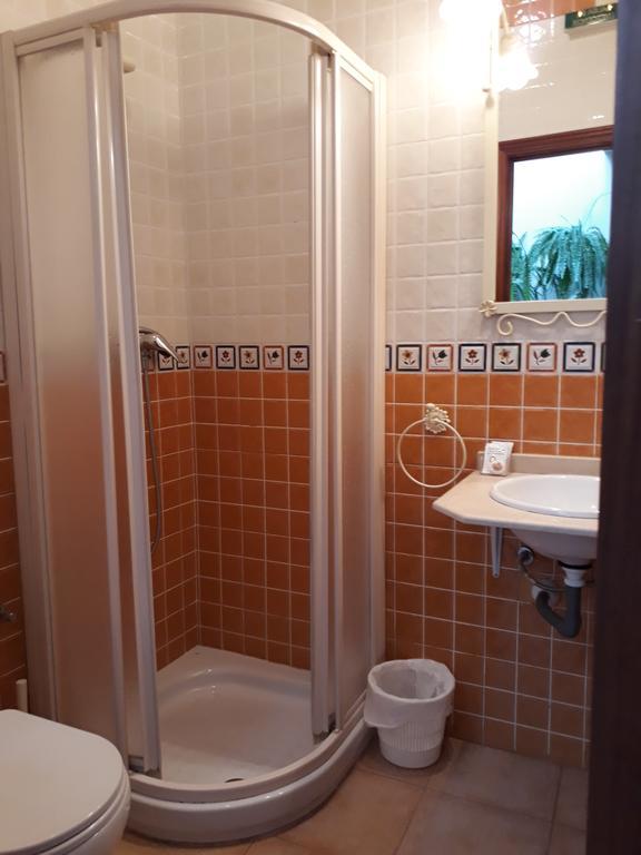 Twin Room Private External Bathroom,463375530:JPEG