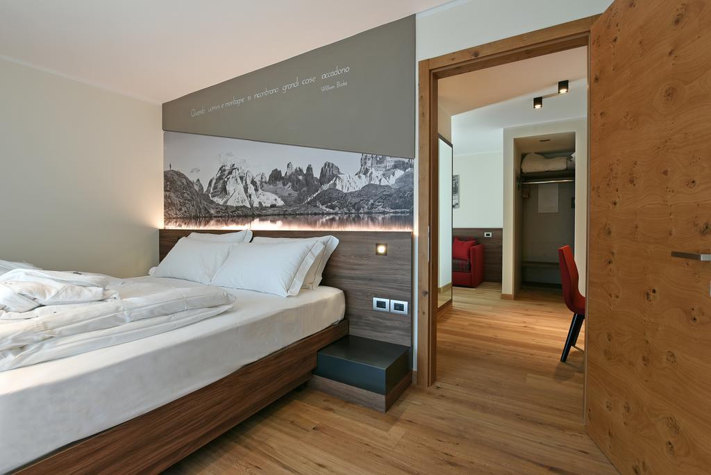 Suite with Balcony,410066481:JPEG