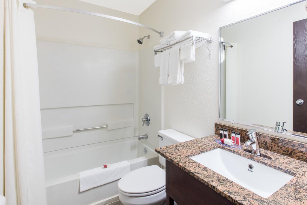 One-Bedroom King Suite - Non-Smoking