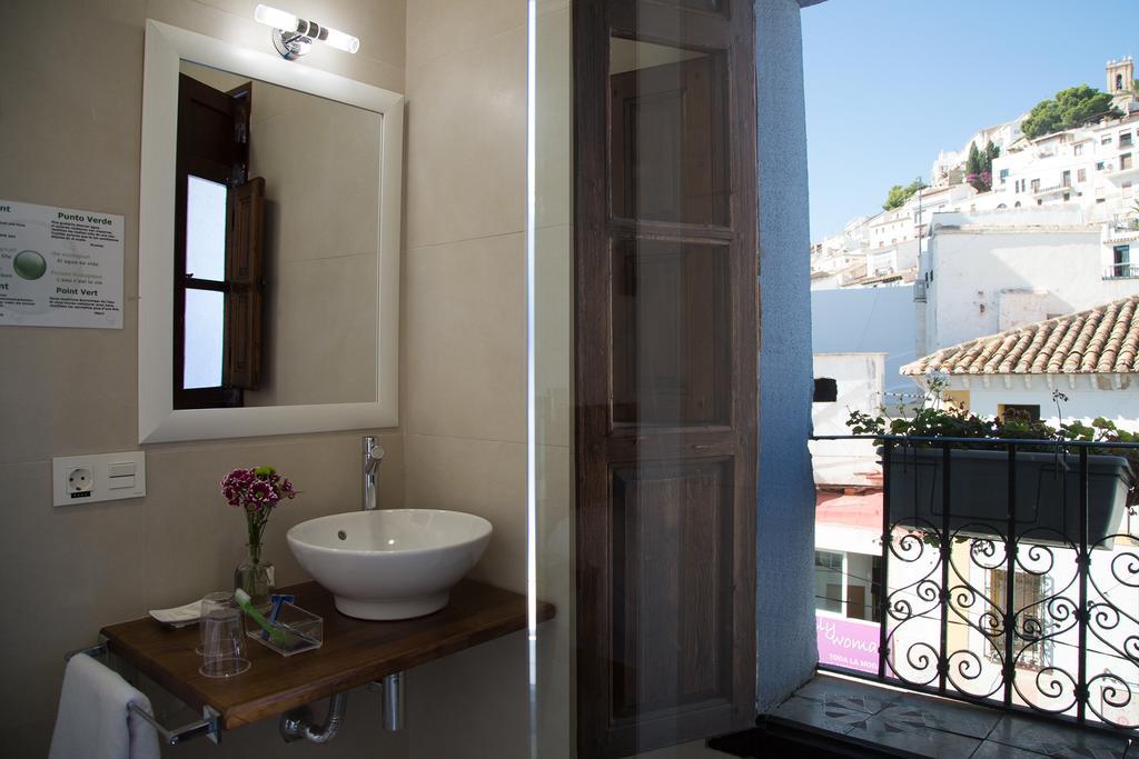 Standard Double or Twin Room,1013201689:JPEG