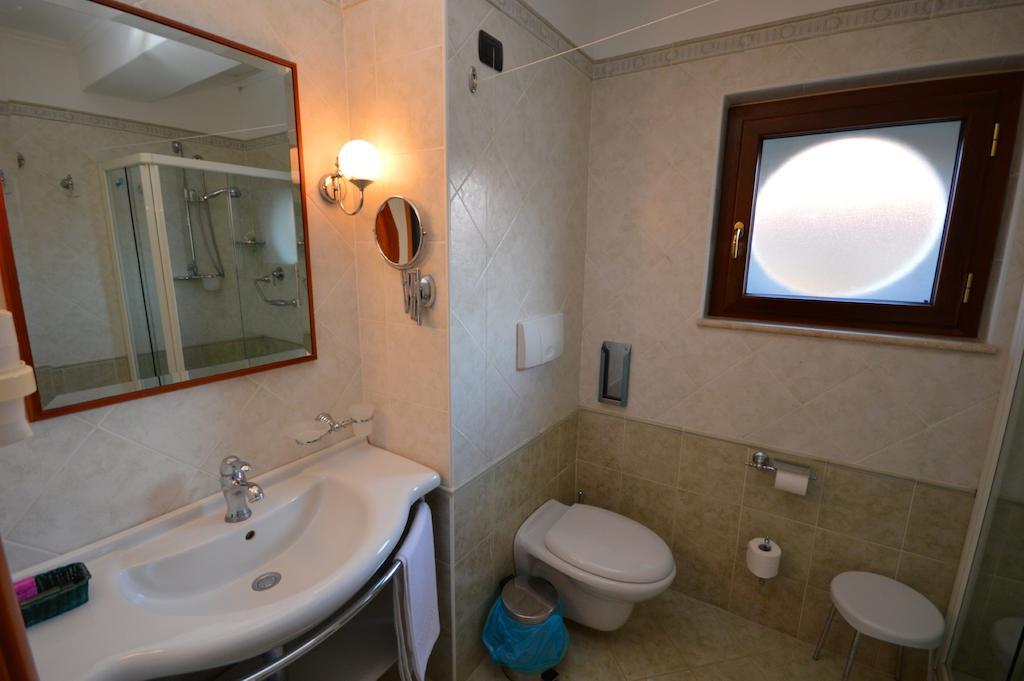 Standard Double or Twin Room,287649640:JPEG