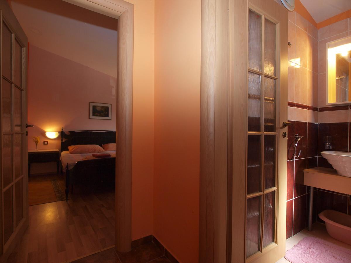 One-Bedroom Apartment,830273408:JPEG