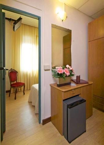Single Room,1214128456:JPEG