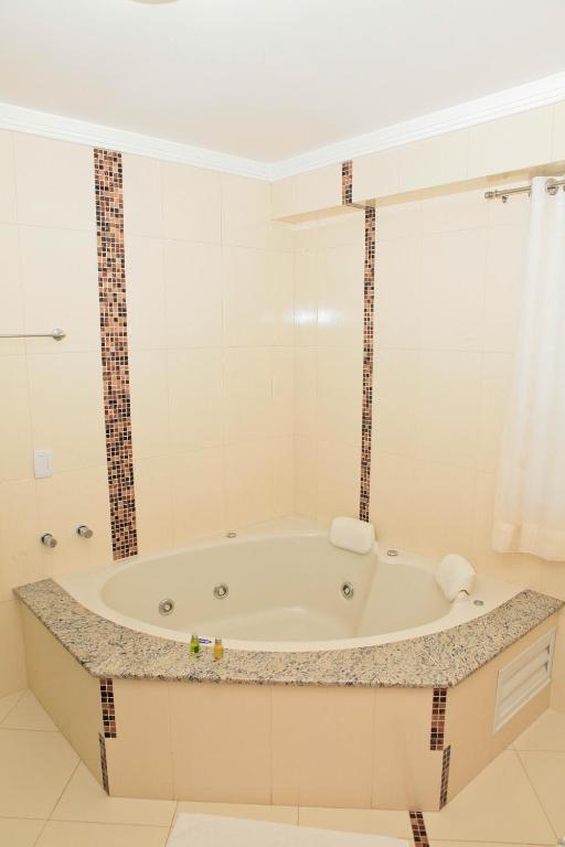 Quarto Deluxe com Banheira de Hidromassagem