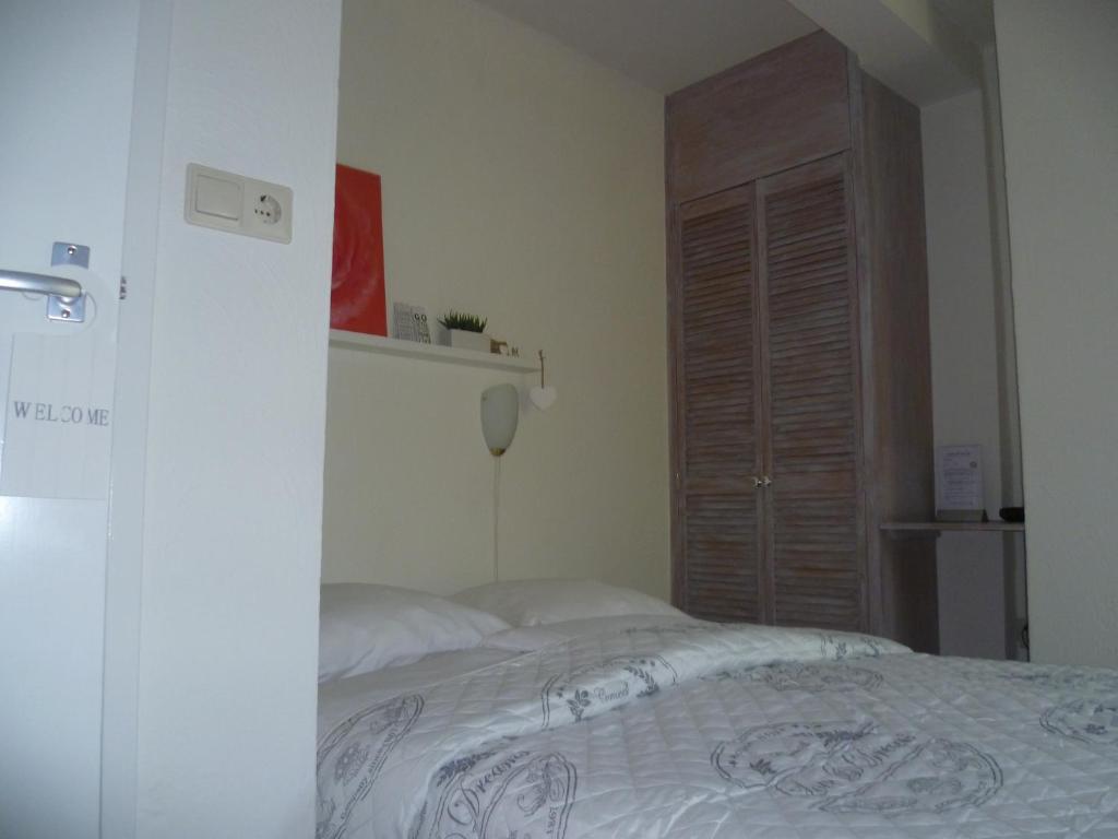 Small Twin Room,52368161:JPEG