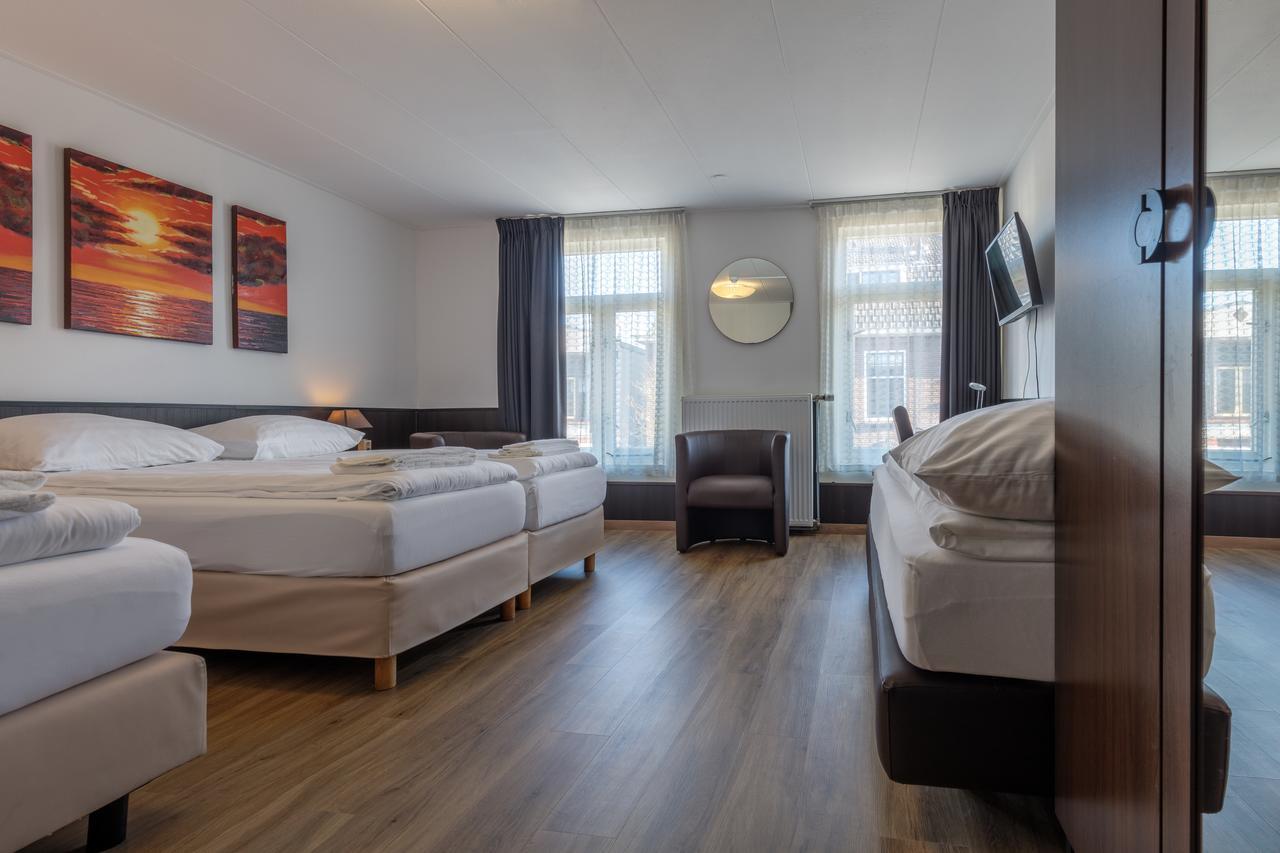 Vierpersoonskamer met Badkamer