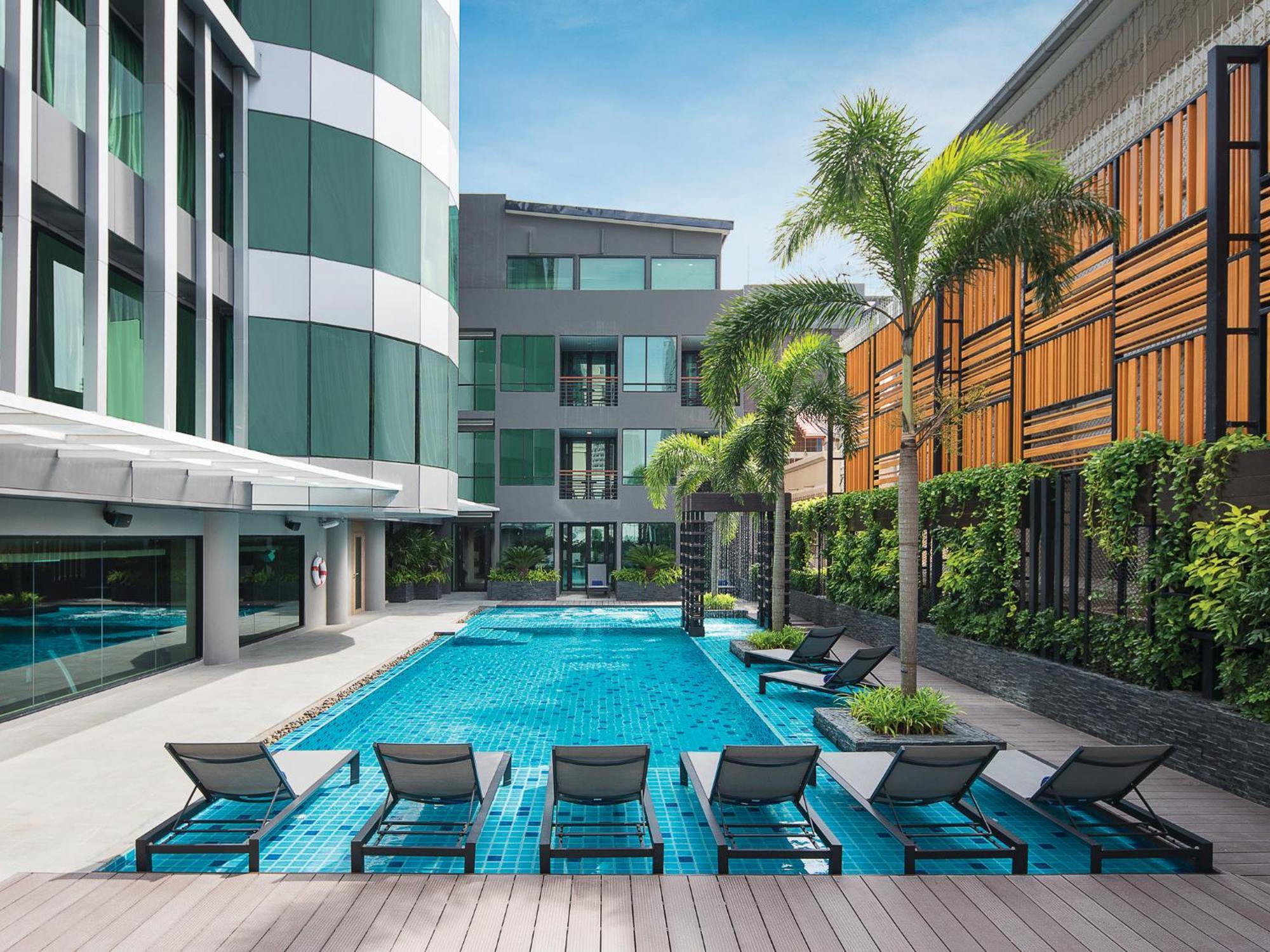 Grand Deluxe Pool View