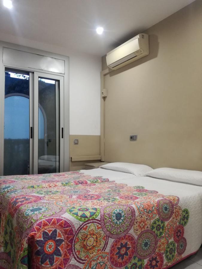 Quarto Twin Básico com Casa de Banho Privativa