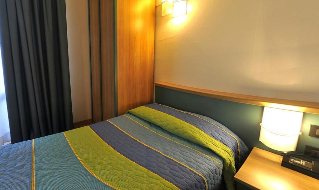 Single Room,52184327:JPEG