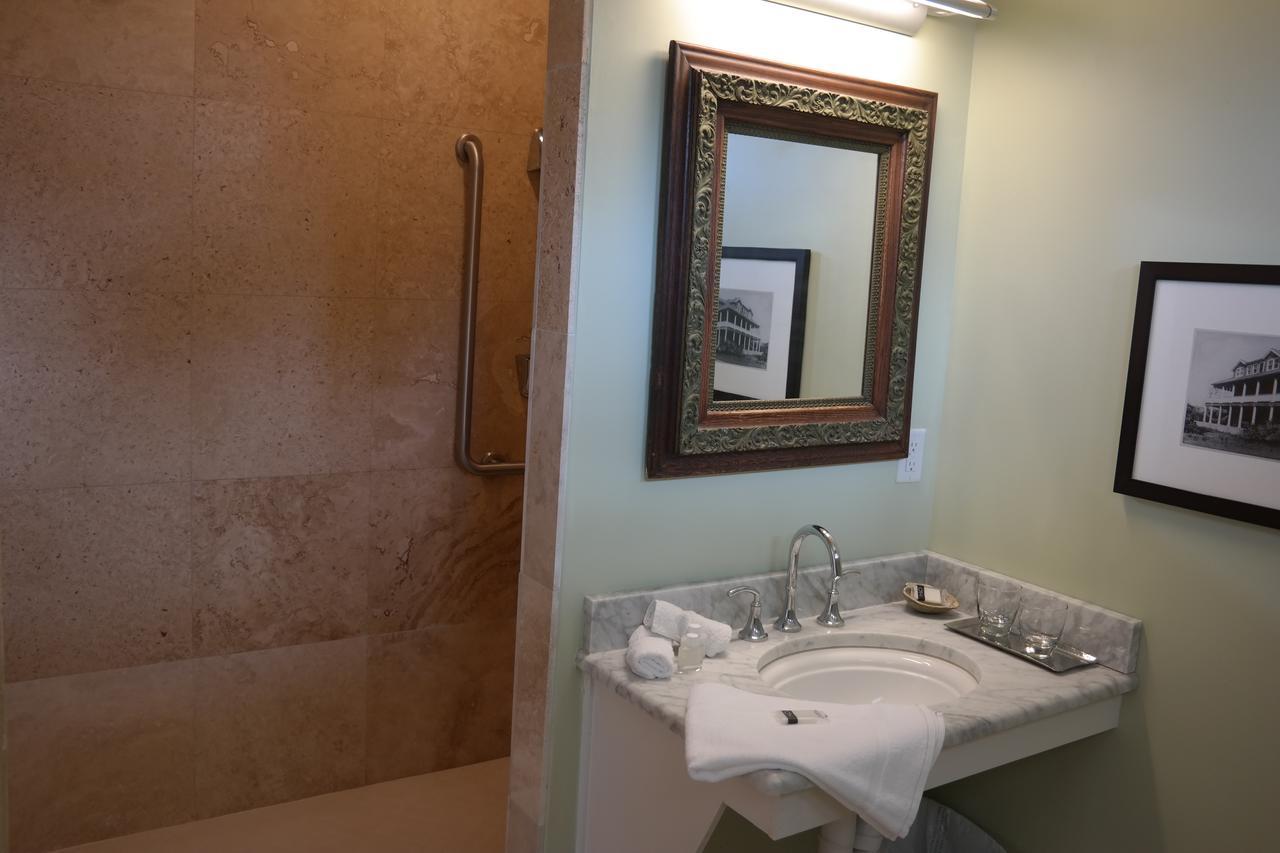 King Room with Roll-In Shower - Disability Access