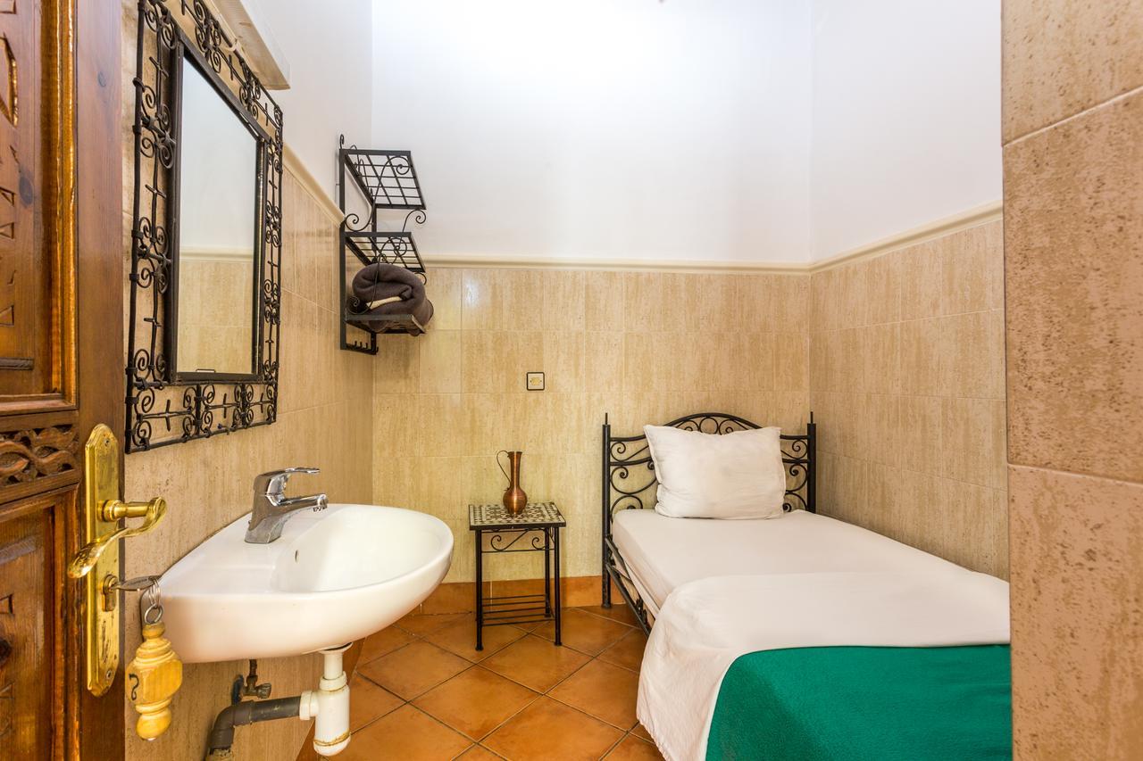 Single Room Shared Shower Toilet,525971223:JPEG