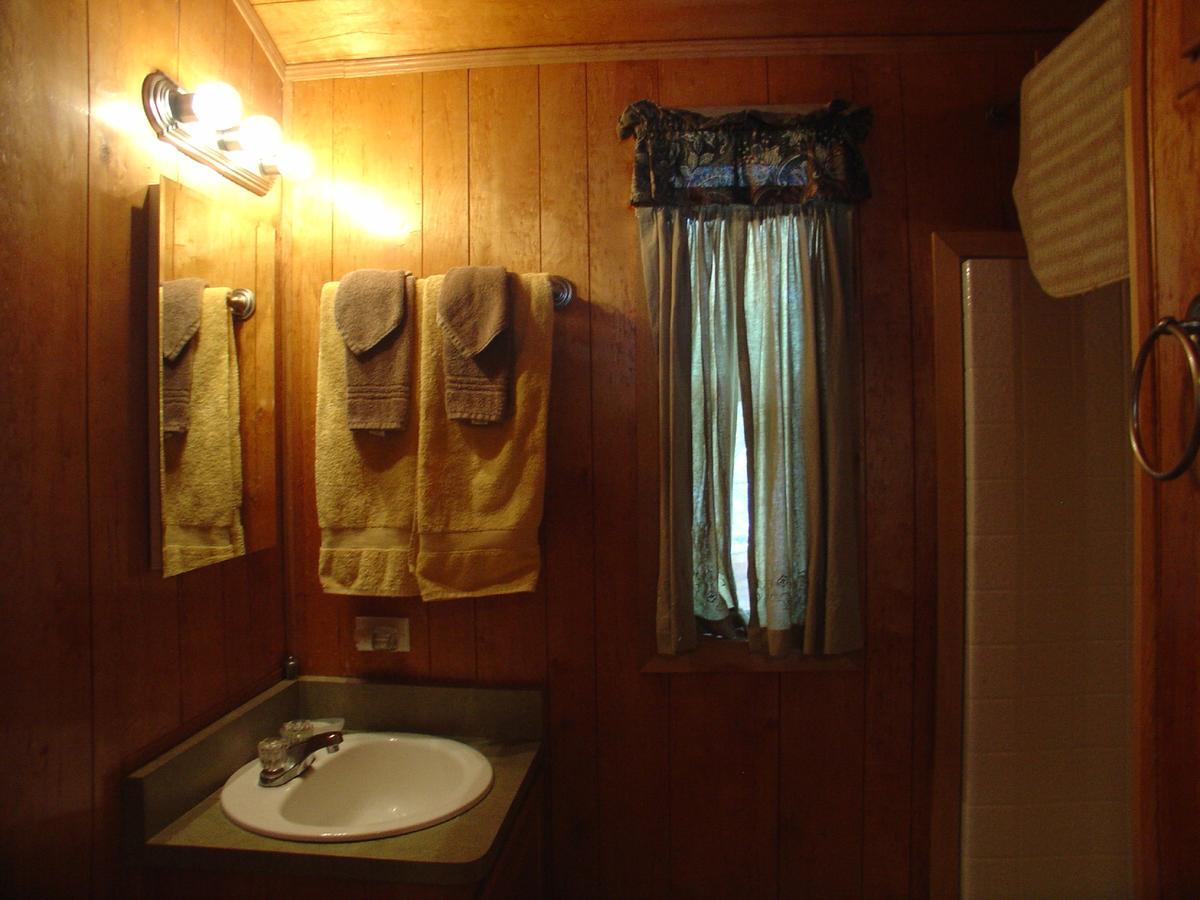 One-Bedroom Cabin