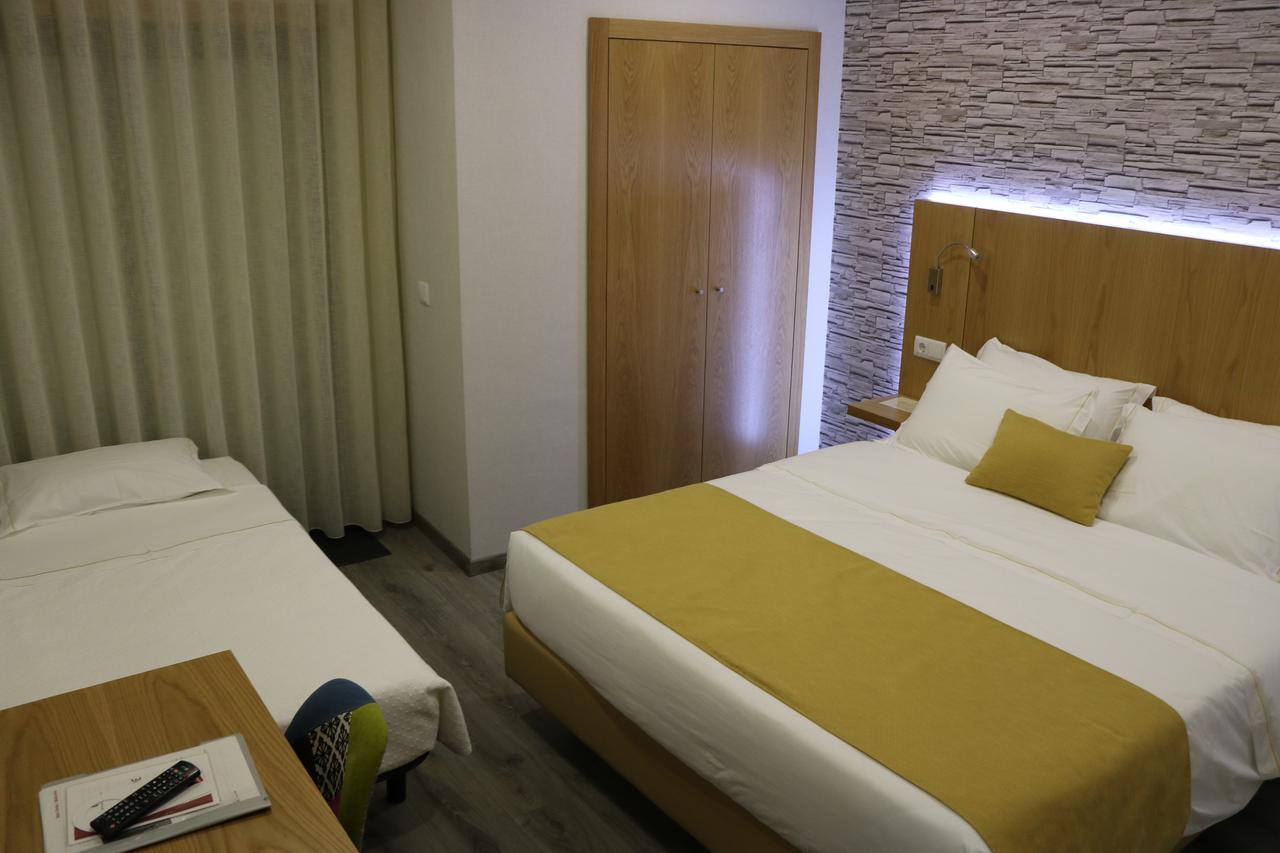 Quarto Duplo (2 Adultos + 1 Criança)