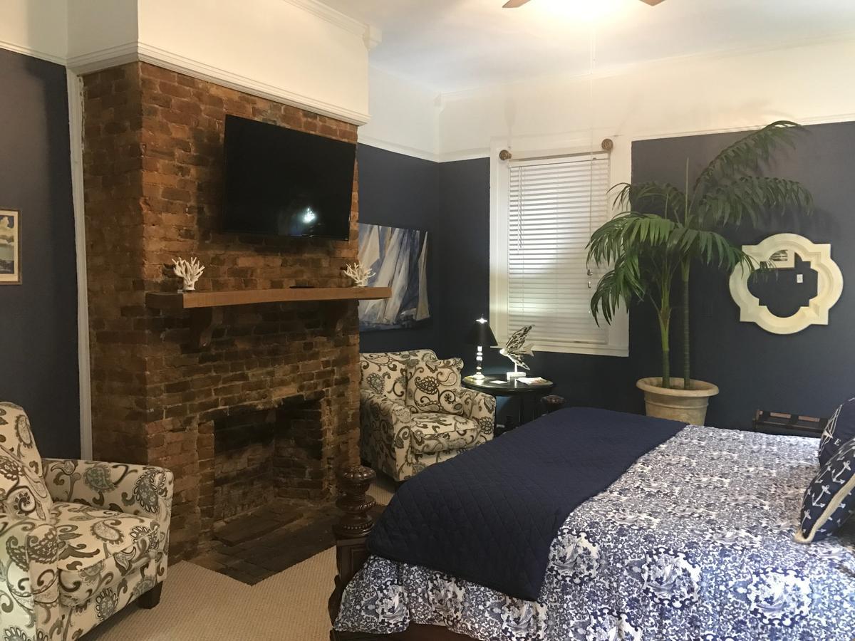 Deluxe King Suite