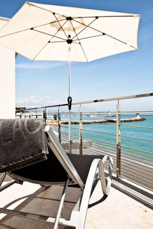 Deluxe Double Room with Balcony and Sea View,846463469:JPEG