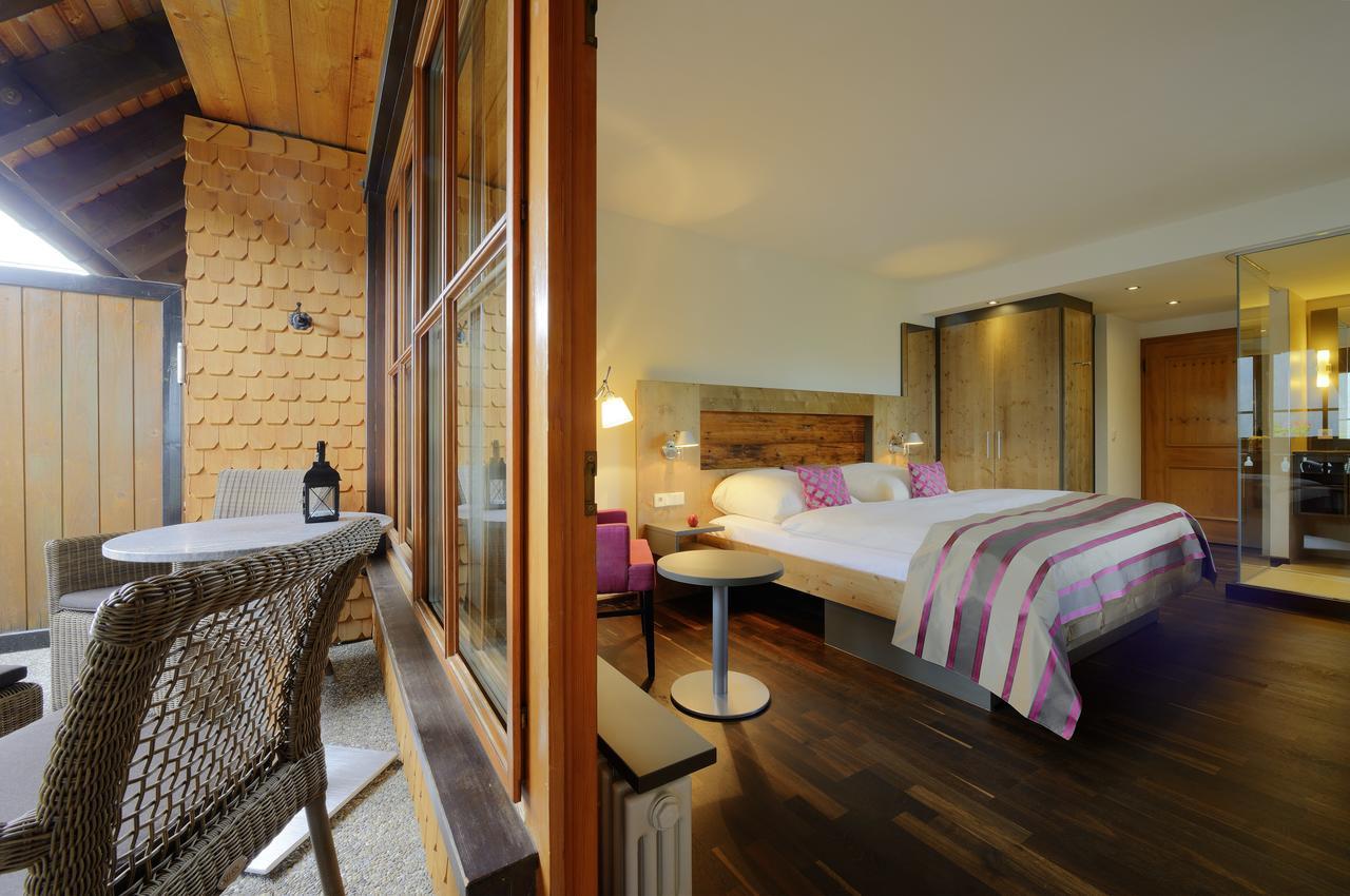 Deluxe Doppelzimmer mit Seeblick und Eckbalkon