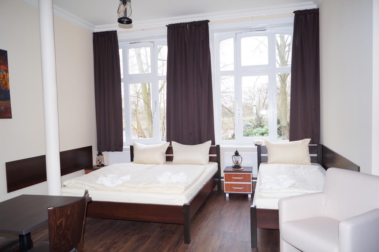 Family Room with Private Bathroom,535988016:JPEG