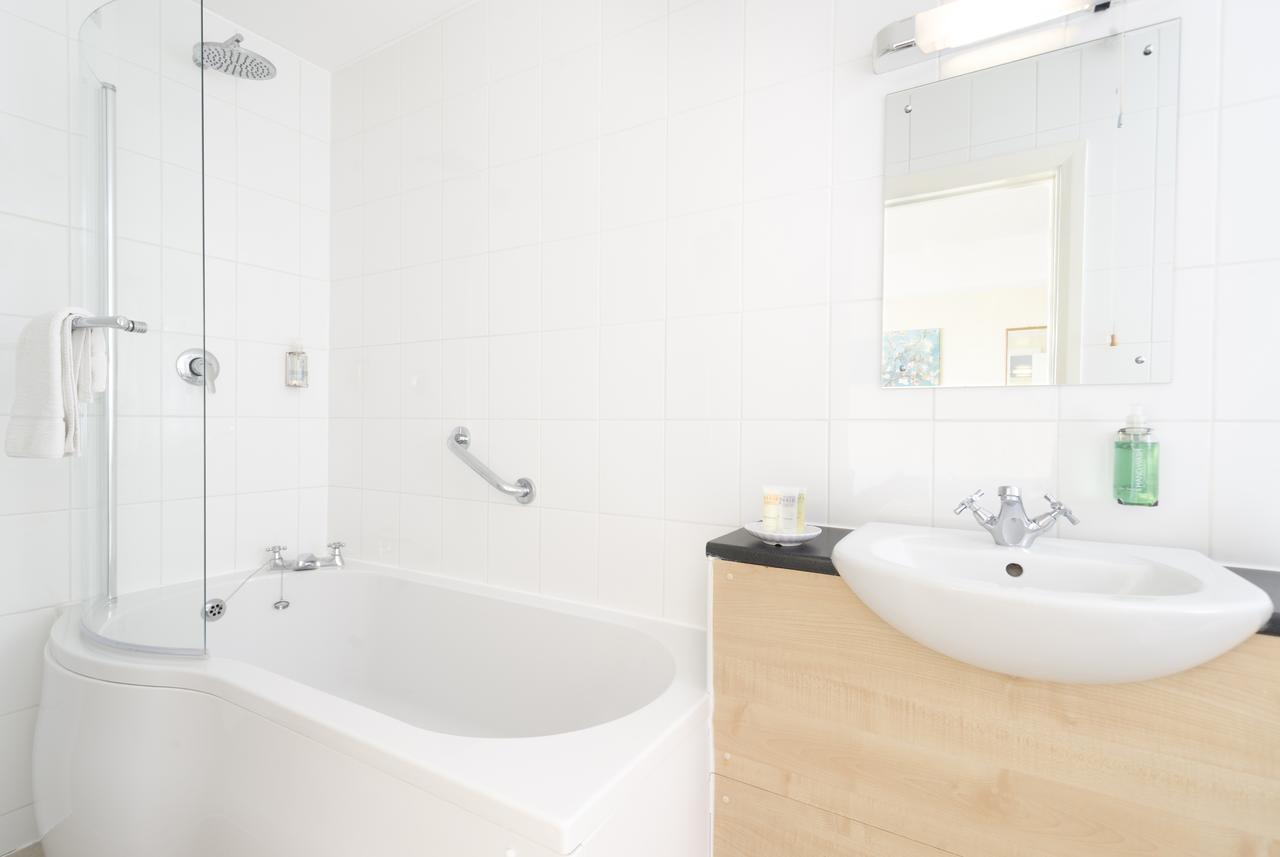 Doppelzimmer mit Balkon und Meerblick