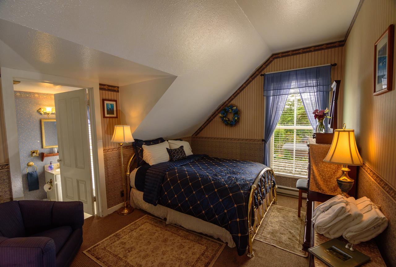 Queen Room Meadow View Not Pet Friendly