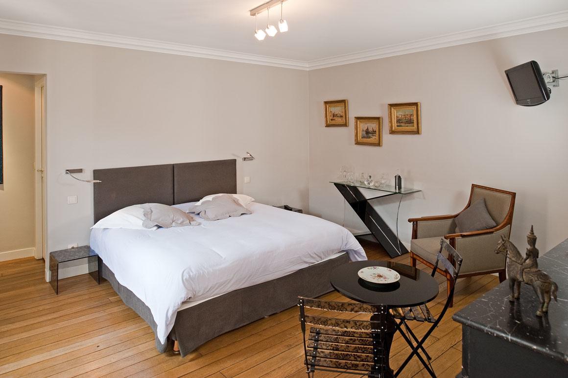 Doppelzimmer mit Zustellbett. Nur über eine Treppe erreichbar