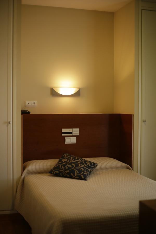 Single Room,537941436:JPEG