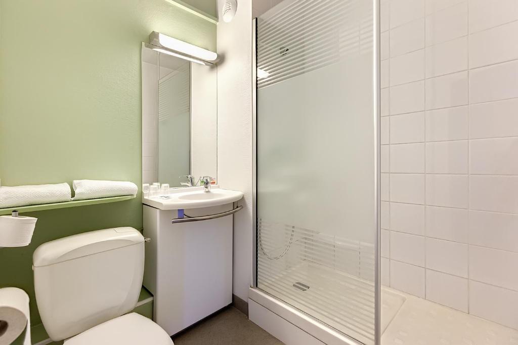 Family Room with One Double Bed and Two Single Beds,1346978123:JPEG