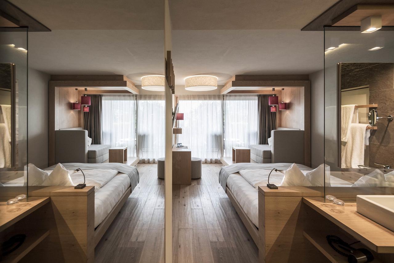 Suite with Balcony,540952548:JPEG