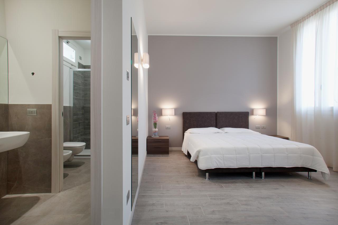 One-Bedroom Apartment,543146625:JPEG