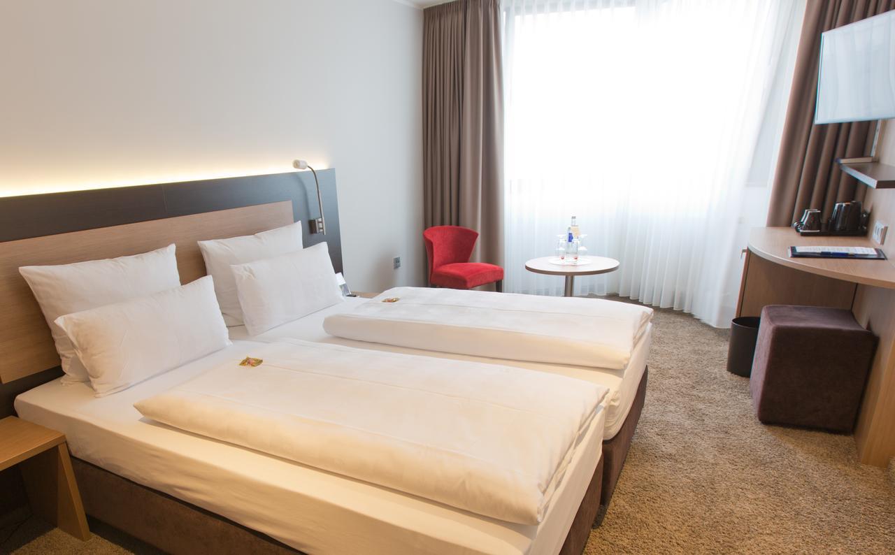 Business Double Room,1742580500:JPEG