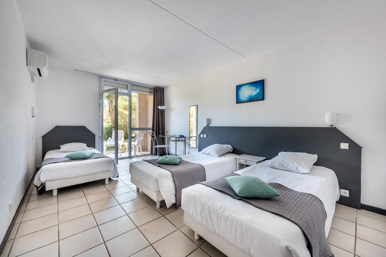 Chambre Triple - Vue sur la Piscine