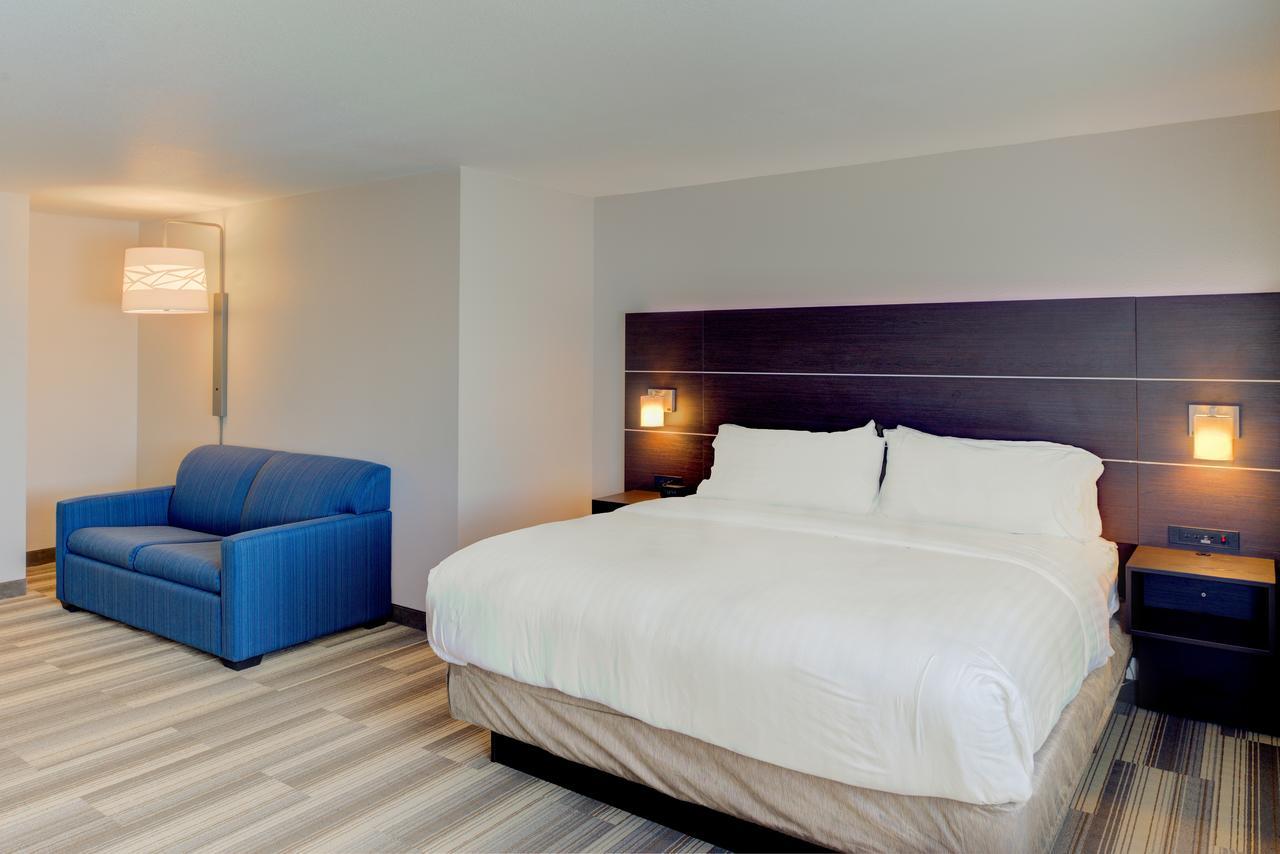 King Suite with Sofa Bed