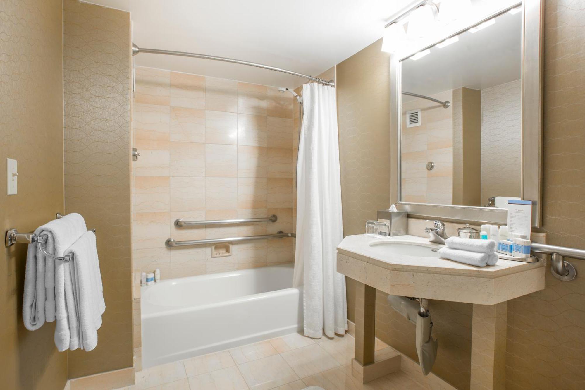 ADA Deluxe Room - 2 Double Beds,1275863311:JPEG