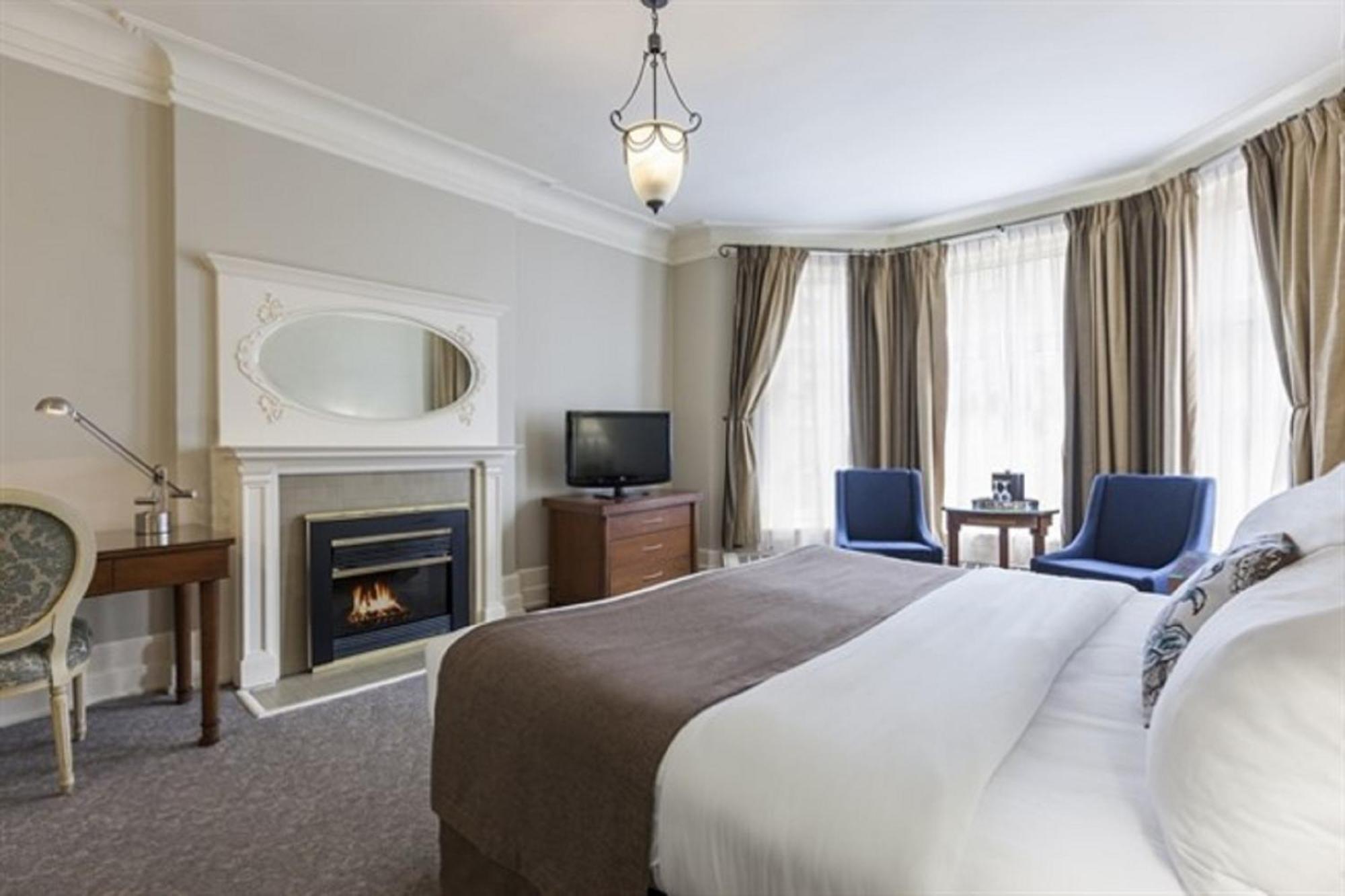 Deluxe King Room Fireplace,687780114:JPEG