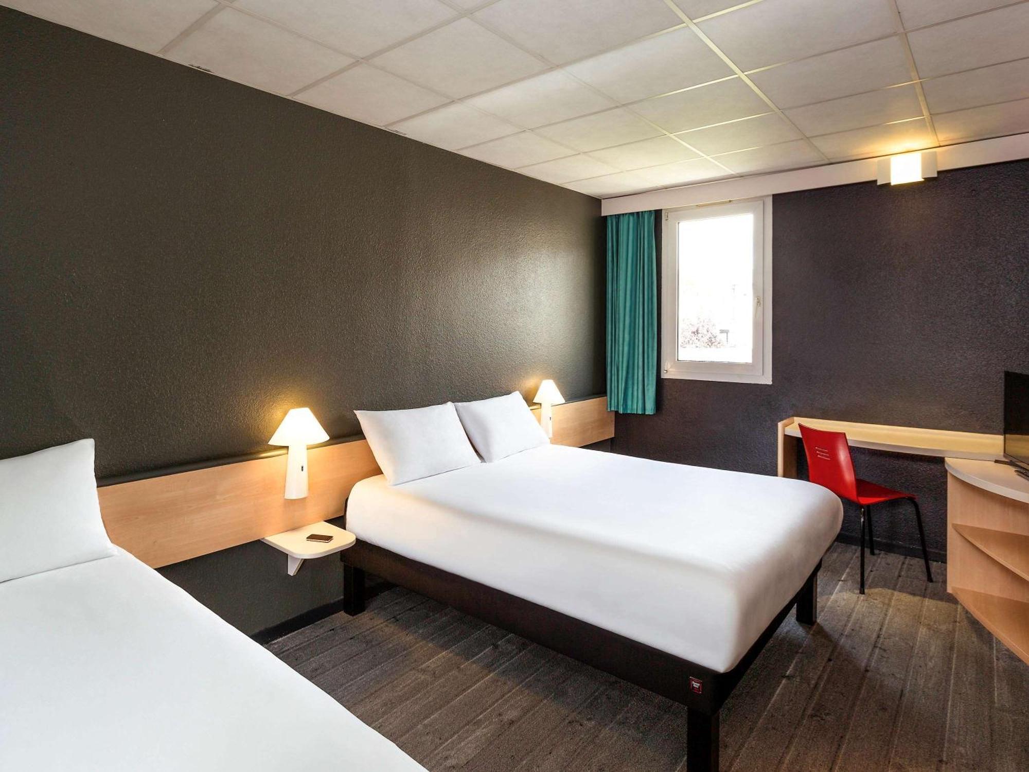Chambre avec Lit Double et Lits Jumeaux