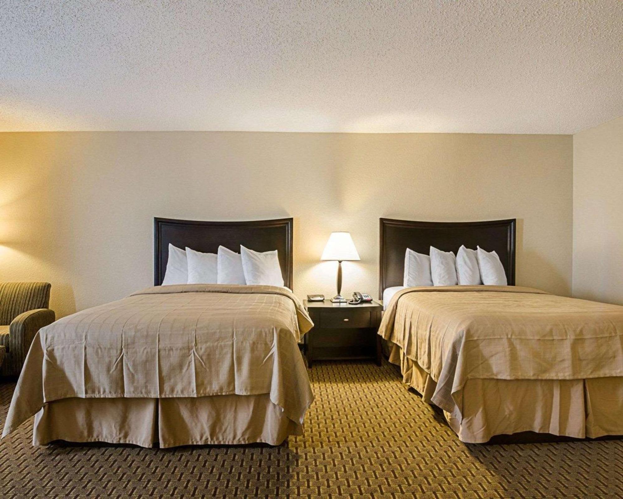 Queen Room with Two Queen Beds - Sofabed/Non-Smoking