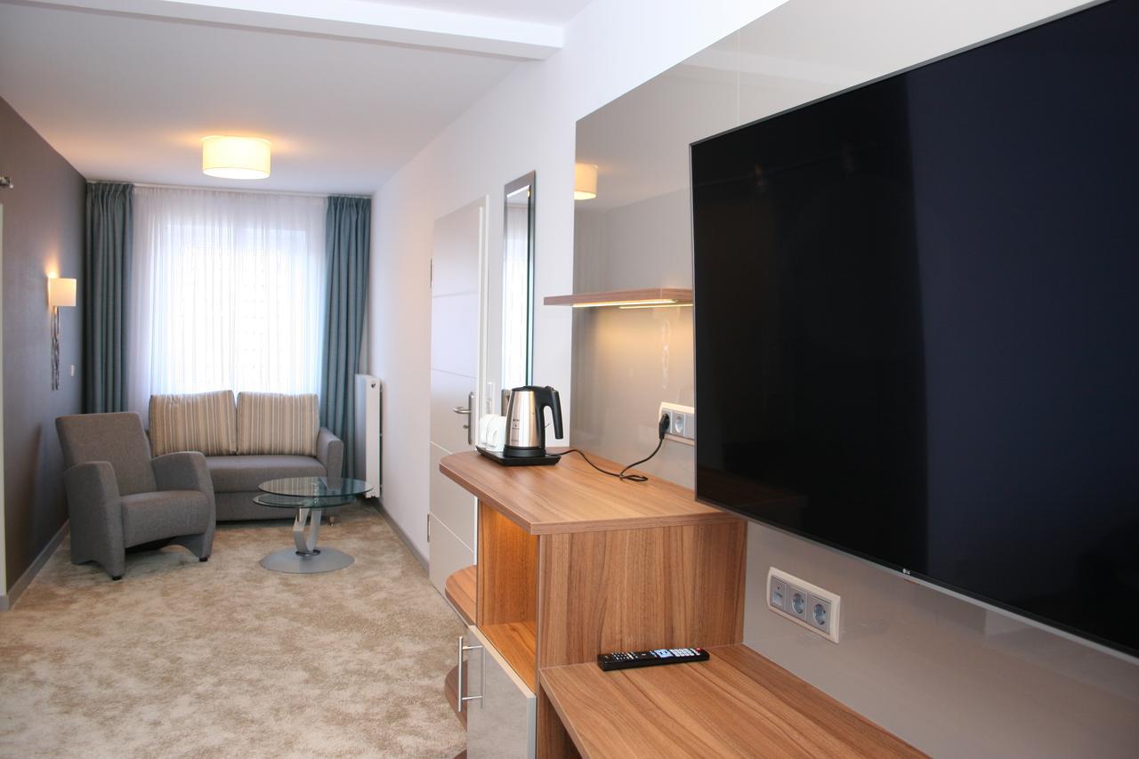 Suite with Balcony,560534073:JPEG