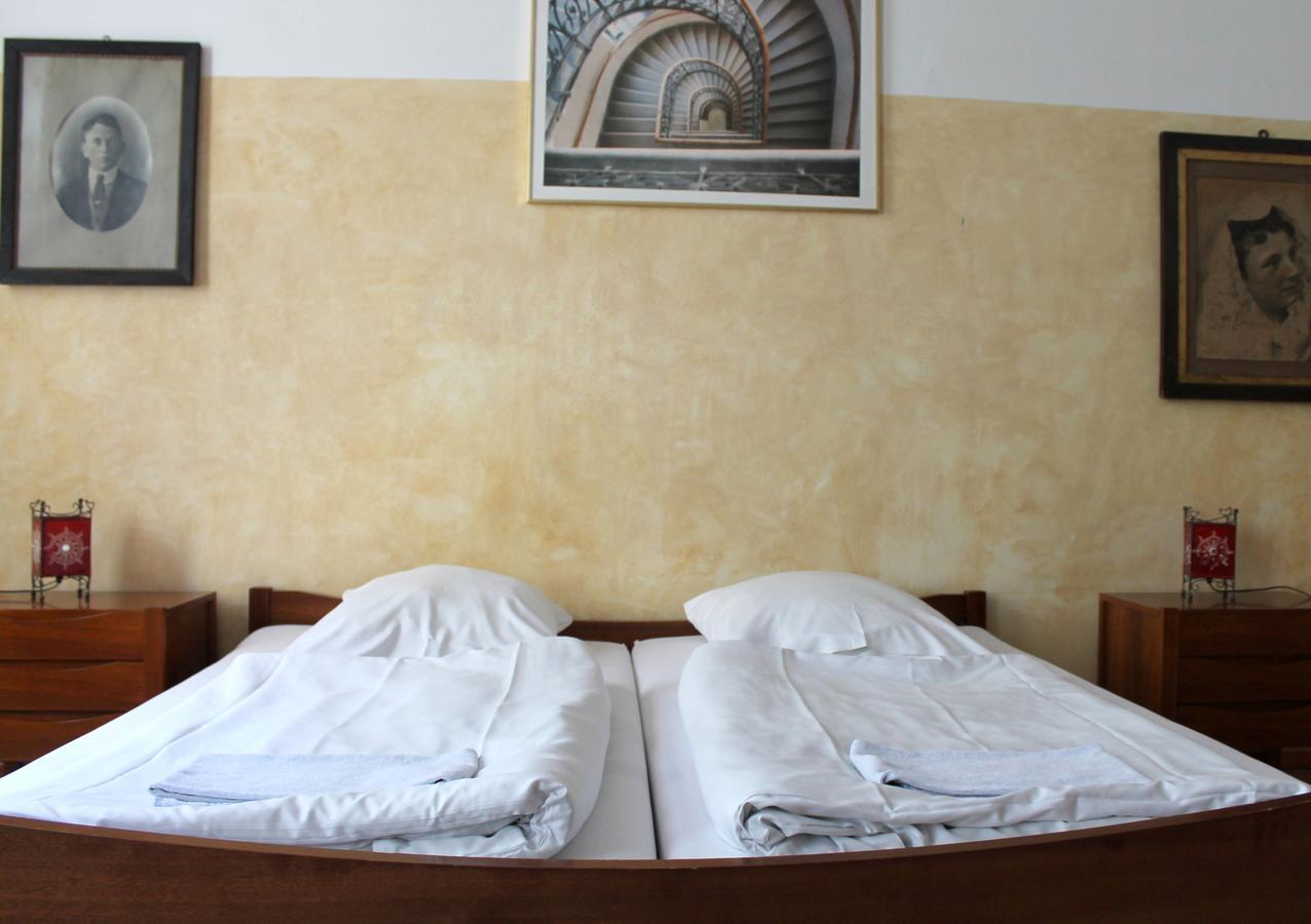 Tweepersoonskamer met Gedeelde Badkamer