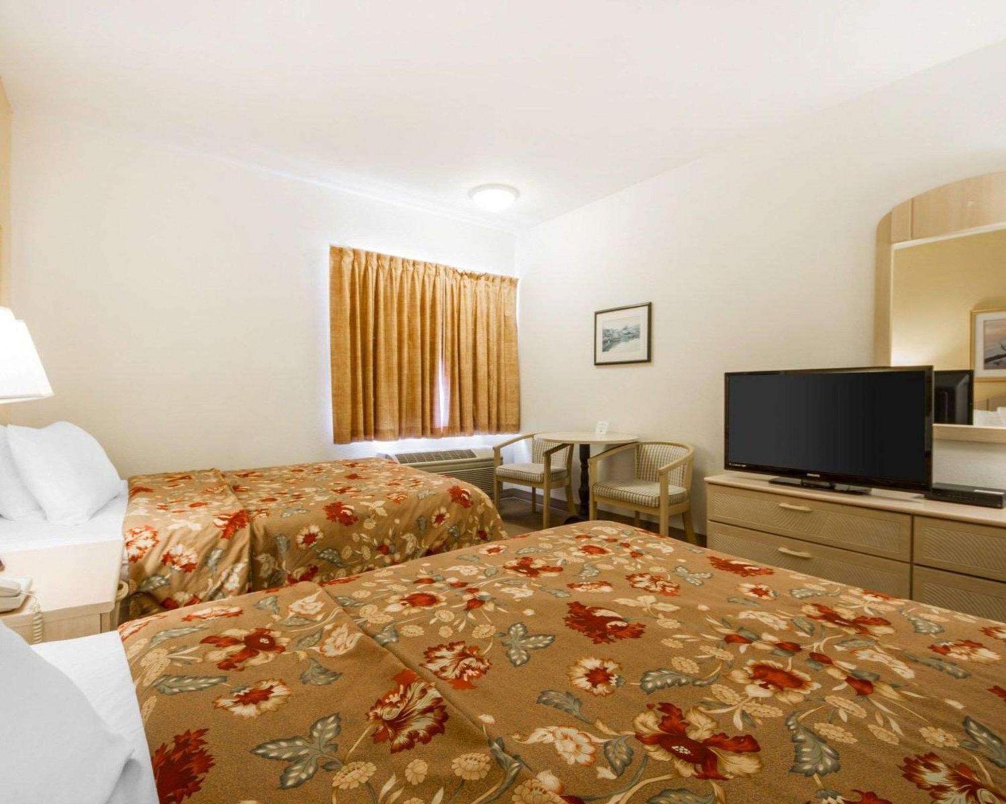 Queen Room with Two Queen Beds - Non-Smoking