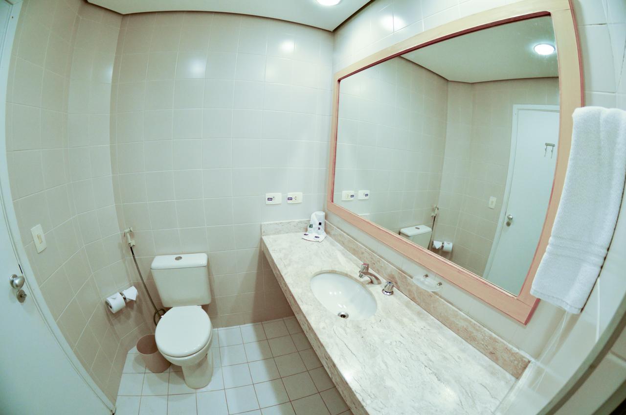 Quarto com 2 Camas de Solteiro