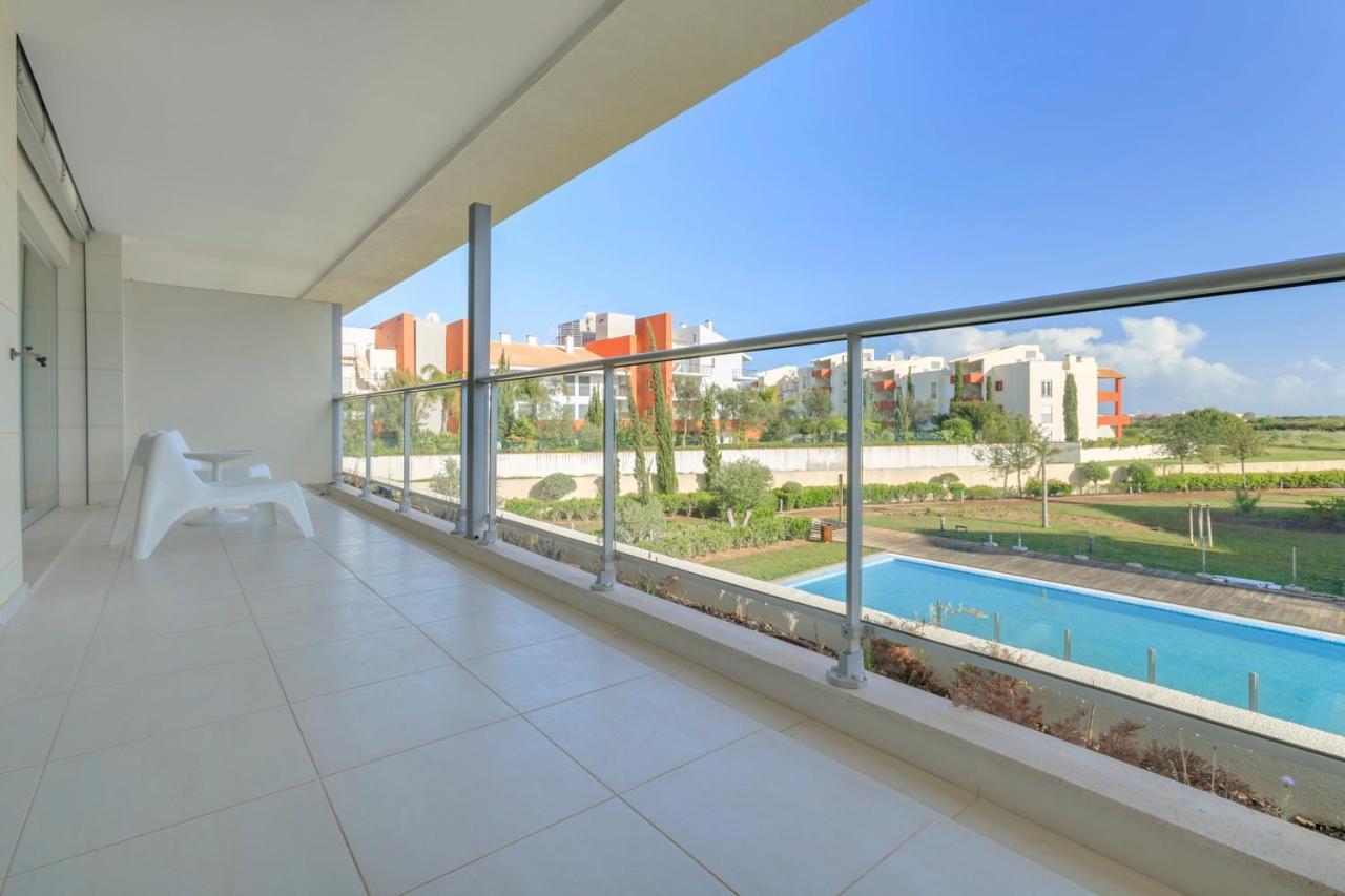 One-Bedroom Apartment with Pool View,1270998268:JPEG