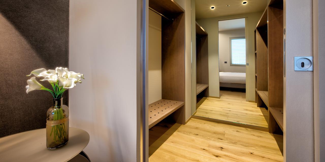 Suite,587325816:JPEG