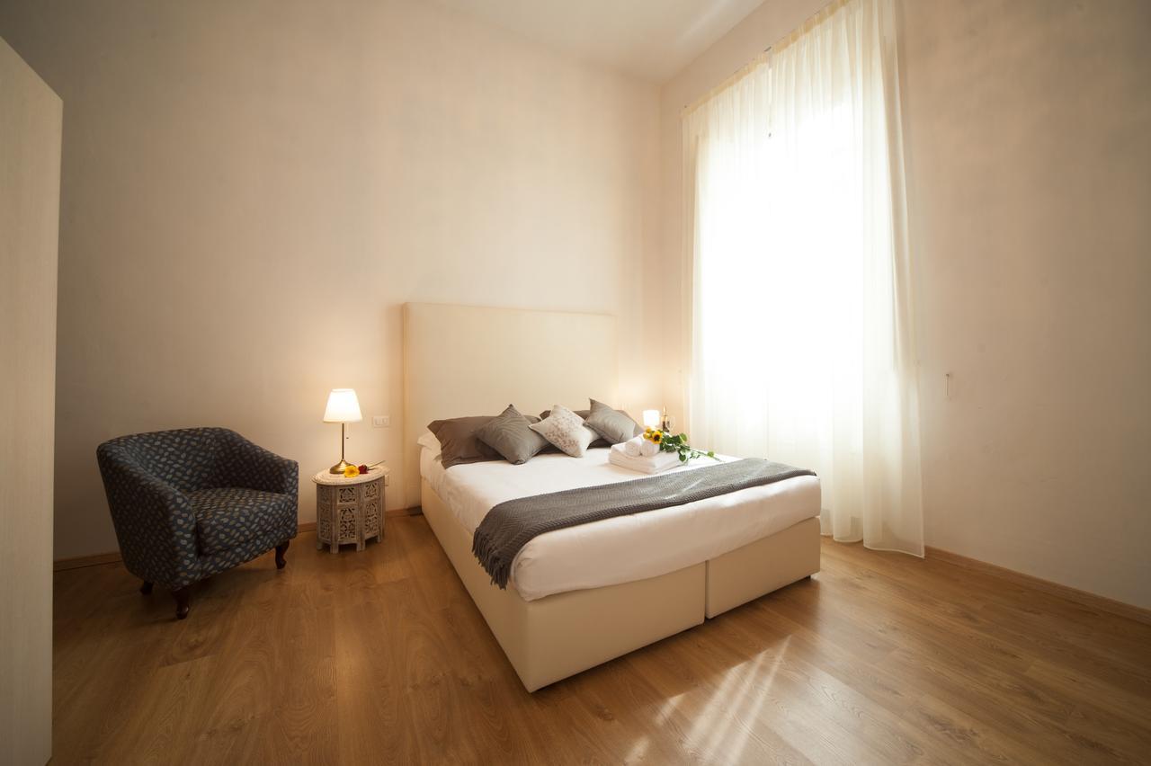 Large Double Room,596569560:JPEG